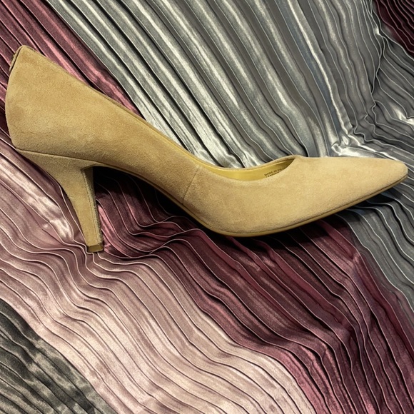 Michael Kors tan lady pumps/heels 9 1/2 - Picture 11 of 11